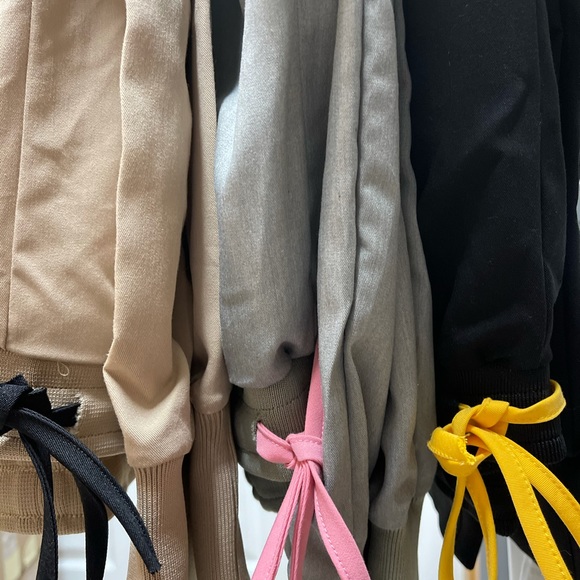 Nursing uniform in solid and bright colors - Picture 7 of 9